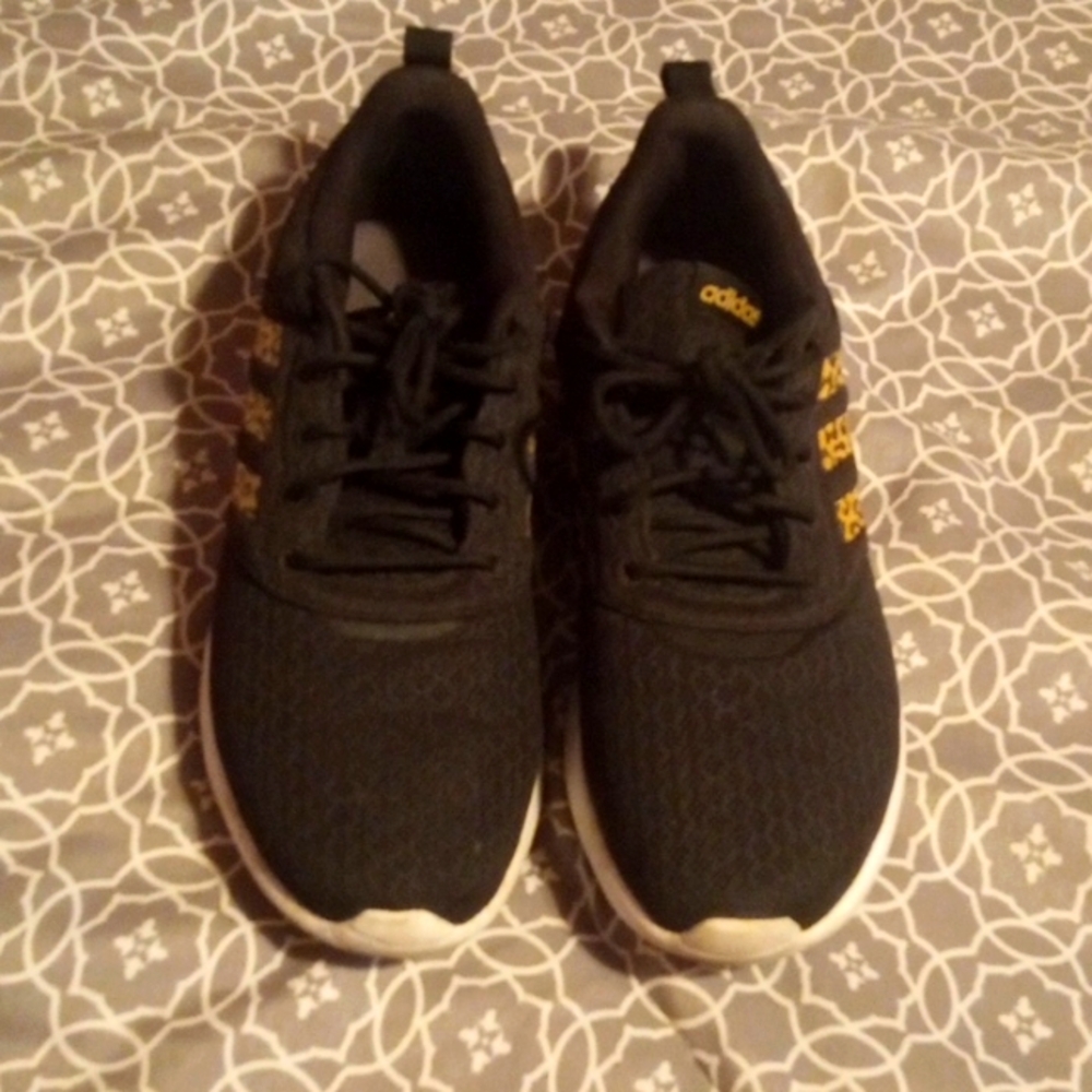 Adidas tennis shoes size 9 for women